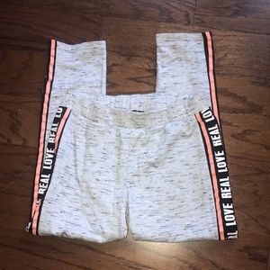 Love gray jogger pants in size XL